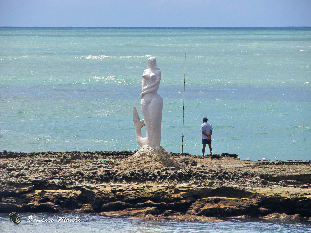 Praia de Sereia Mermaid Sculpture
